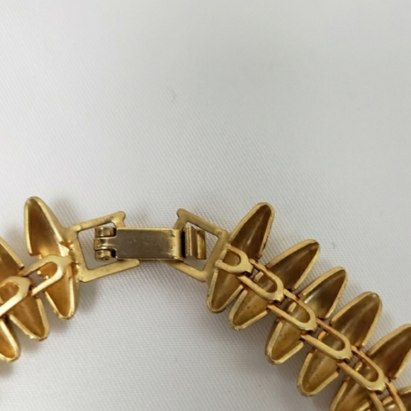 Faux Gold Necklace - Picture 5 of 6